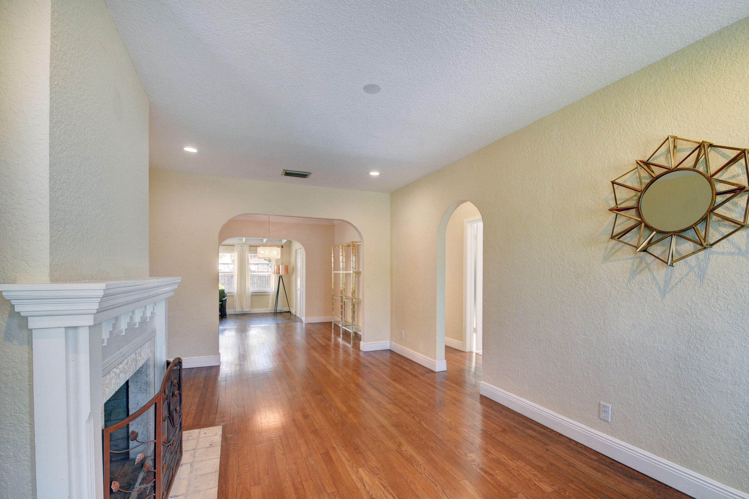 721 Hampton Road West Palm Beach, FL 33405 - Photo 6 of 32 Living Room