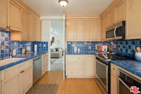 $2,900,000 | 535 Ocean Avenue, Unit 8A, Santa Monica, CA 90402