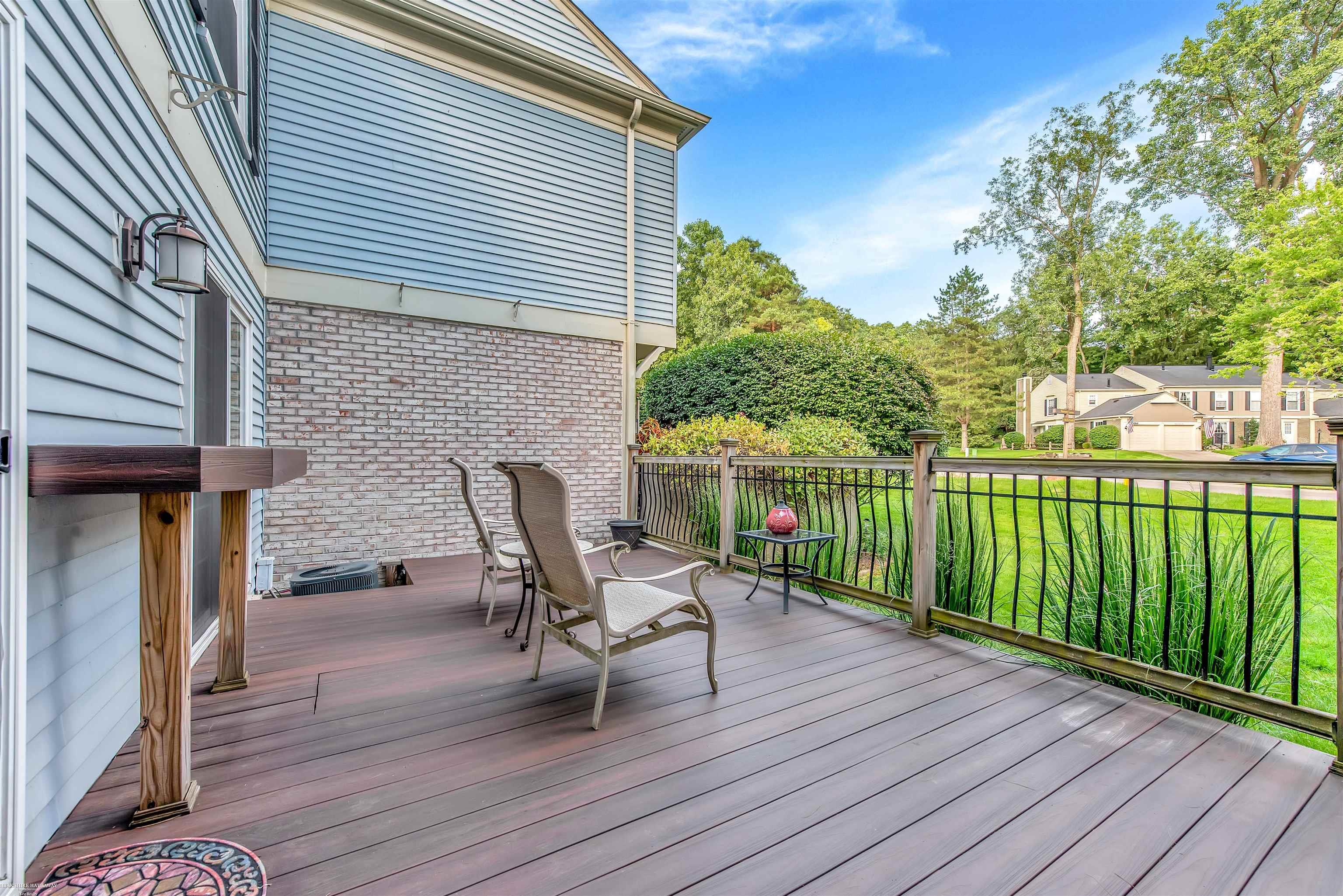 1505 Surrey Lane Rochester, MI 48306 - Photo 30 of 40 50088073-29.JPG