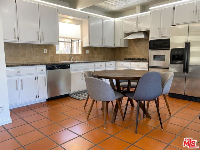 $5,250 | 3352 Oak Glen Drive, Los Angeles, CA 90068