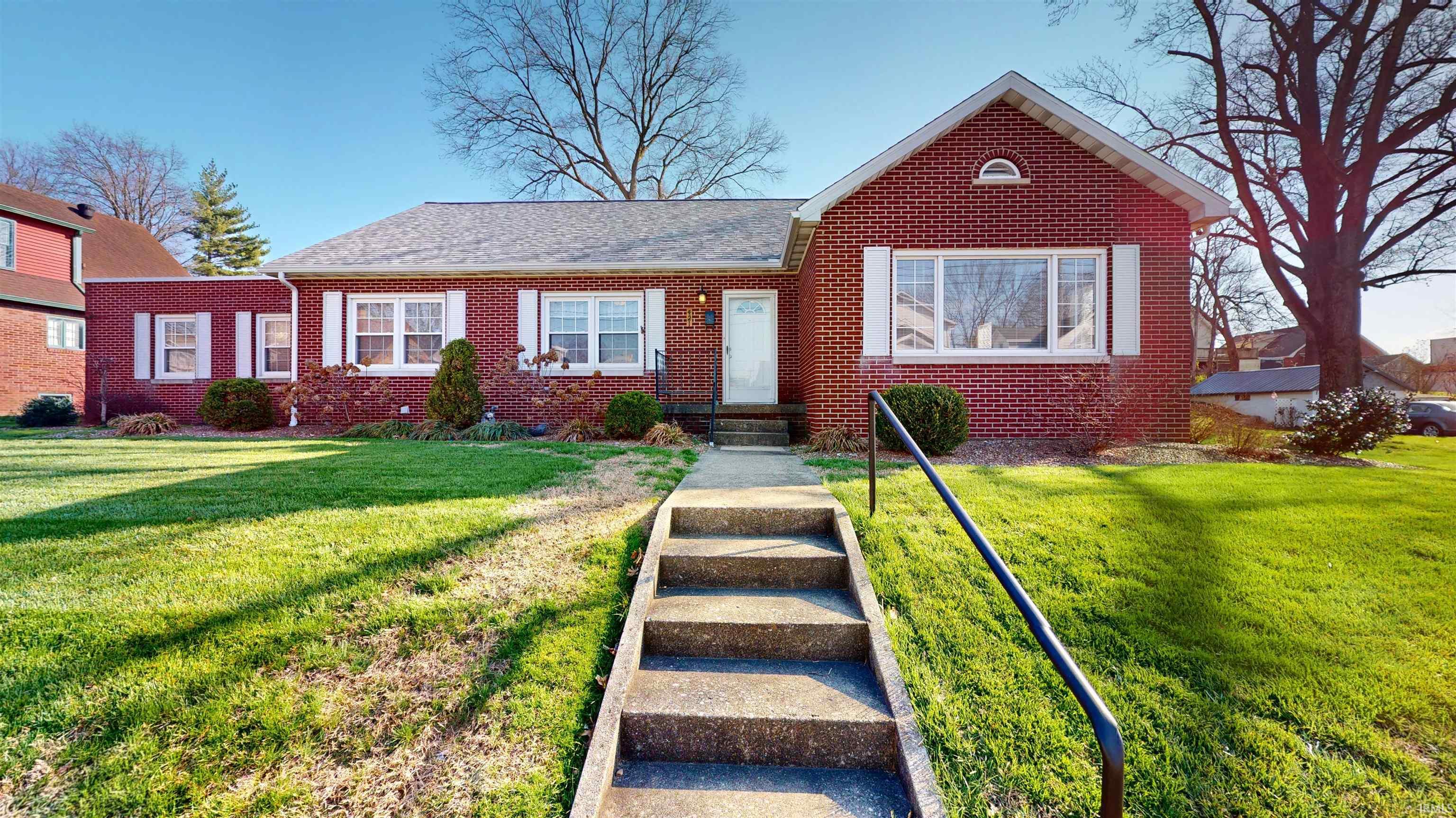 421 West 8th Street Jasper, IN 47546 - Photo 1 of 29
