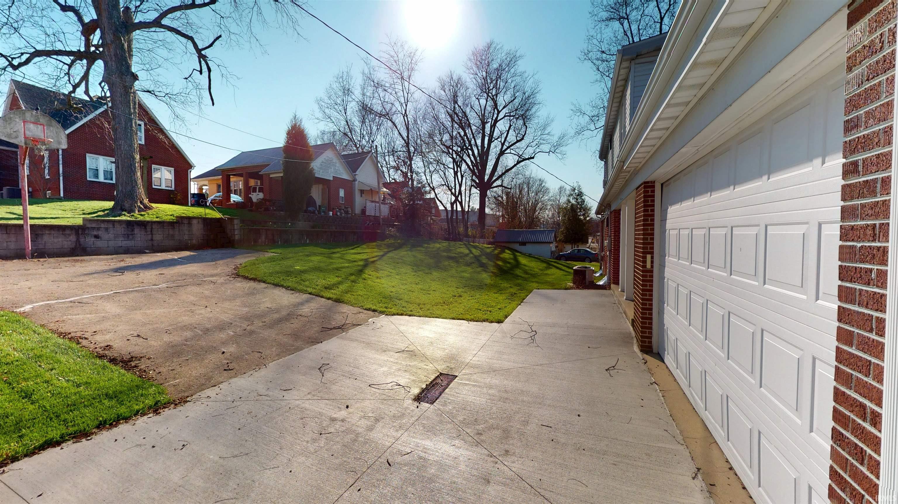 421 West 8th Street Jasper, IN 47546 - Photo 4 of 29