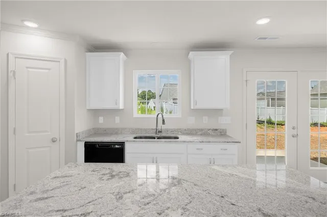 $313,400 | 725 Brampton Drive, McLeansville, NC 27301