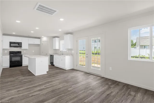 $313,400 | 725 Brampton Drive, McLeansville, NC 27301