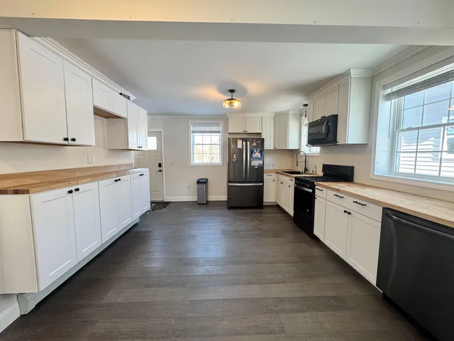 $375,000 | 2914 U.S. Rte 2, Hermon, ME 04401