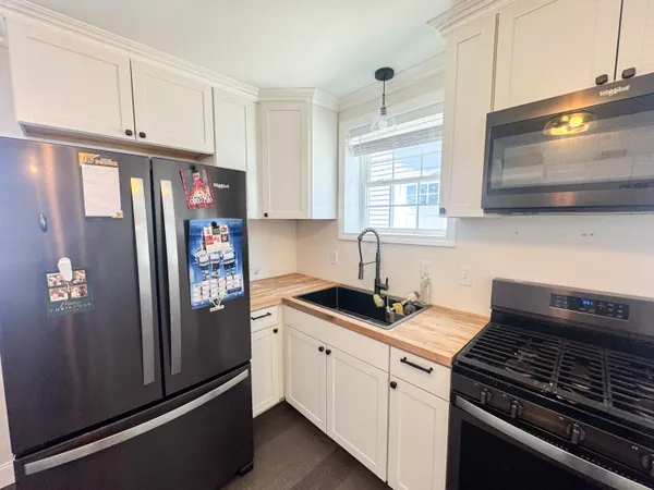 $369,000 | 2914 U.S. Rte 2, Hermon, ME 04401