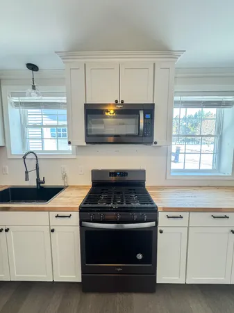 $369,000 | 2914 U.S. Rte 2, Hermon, ME 04401