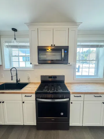 $375,000 | 2914 U.S. Rte 2, Hermon, ME 04401