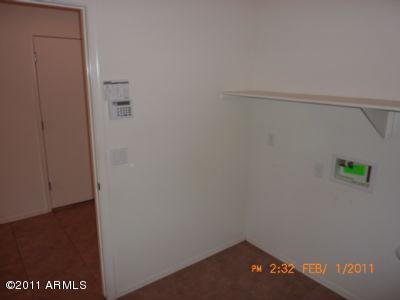 5431 West Beverly Road Laveen, AZ 85339 - Photo 20 of 26 Laundry Room
