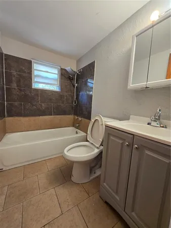$2,500 | 209 West Kirby Street, Tampa, FL 33604