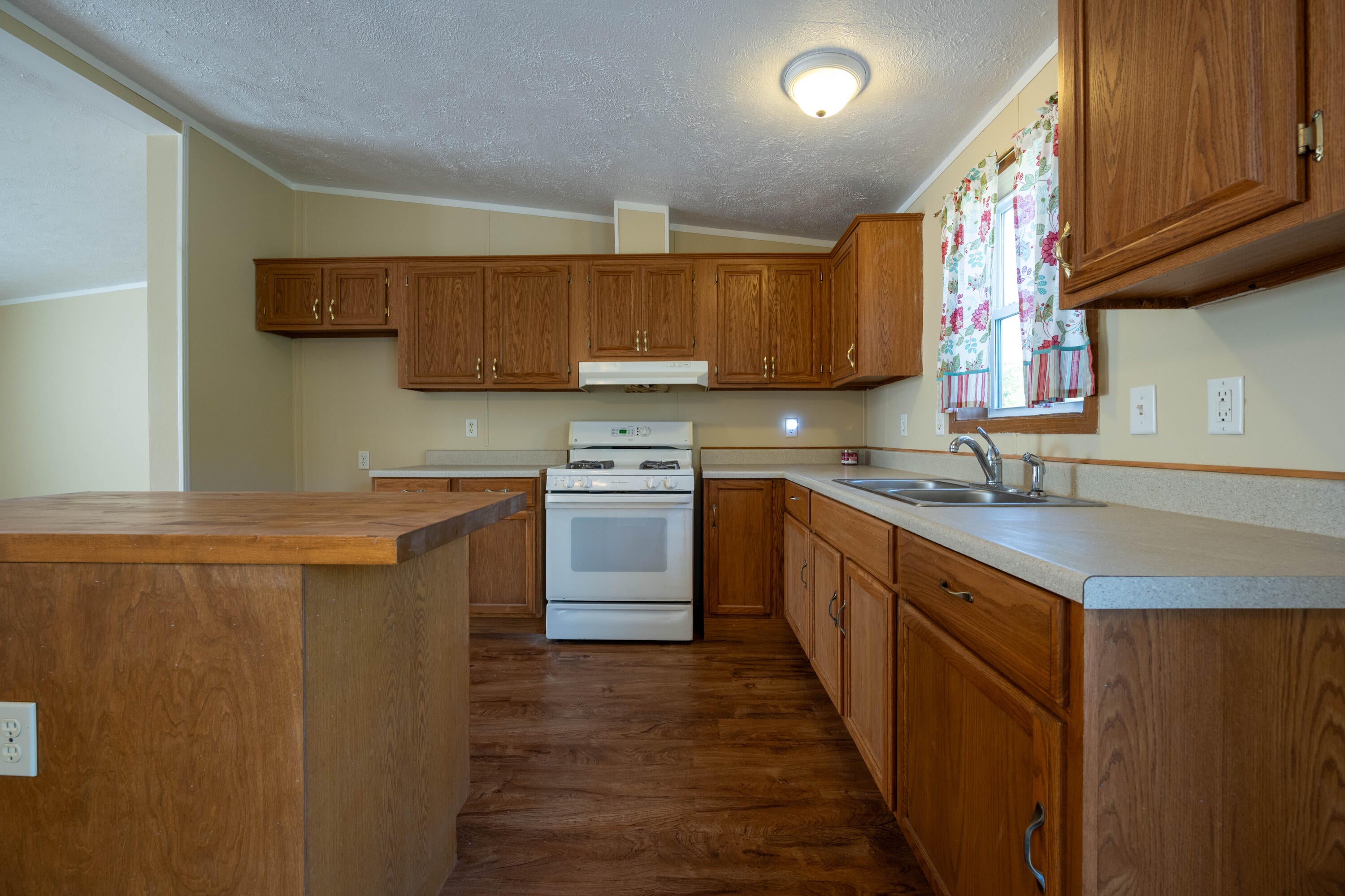 11485 Inverness Trail Road Cheboygan, MI 49721 - Photo 5 of 23 Gallery Image 5