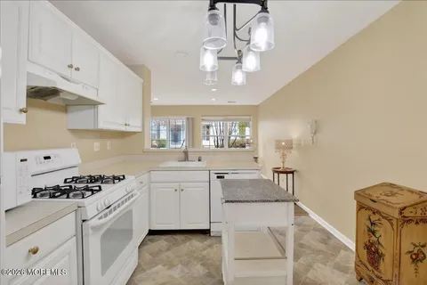 $310,000 | 28 Golden Willows Avenue, Unit 1000, Lakewood, NJ 08701