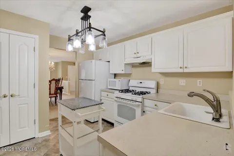 $310,000 | 28 Golden Willows Avenue, Unit 1000, Lakewood, NJ 08701