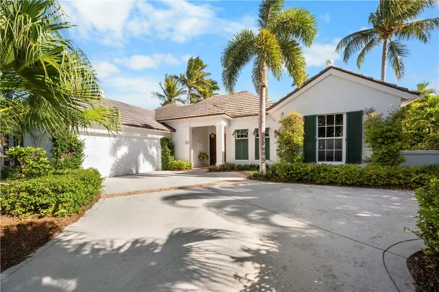 $2,750,000 | 704 Grove Place, Vero Beach, FL 32963