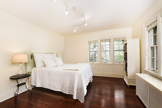600 Ash Street Winnetka, IL 60093 - Photo 41 of 56 a bedroom with a large bed and a large window
