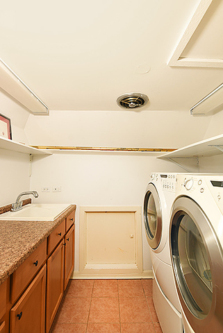 600 Ash Street Winnetka, IL 60093 - Photo 45 of 56 a utility room with dryer and washer