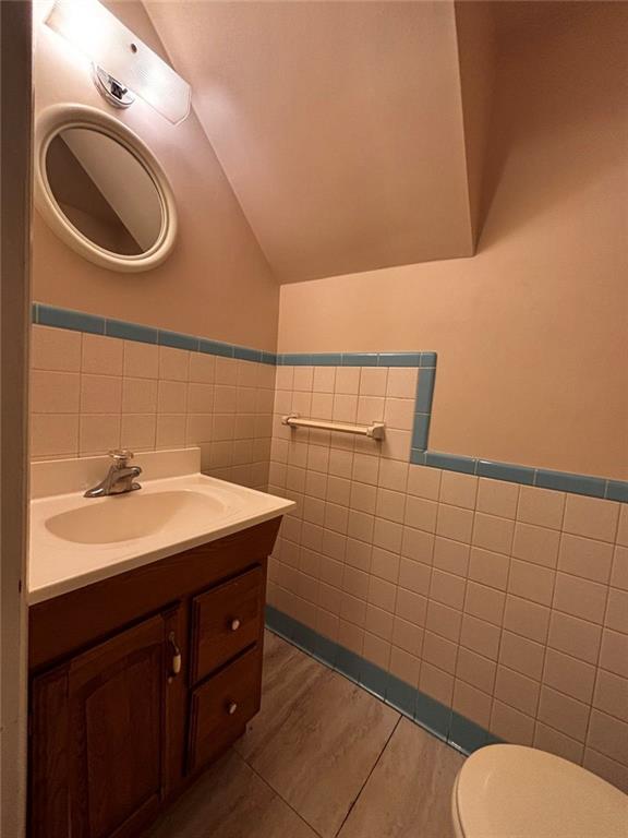 200 Foxcroft Road Pittsburgh, PA 15220 - Photo 24 of 43 a bathroom with a sink a toilet and mirror