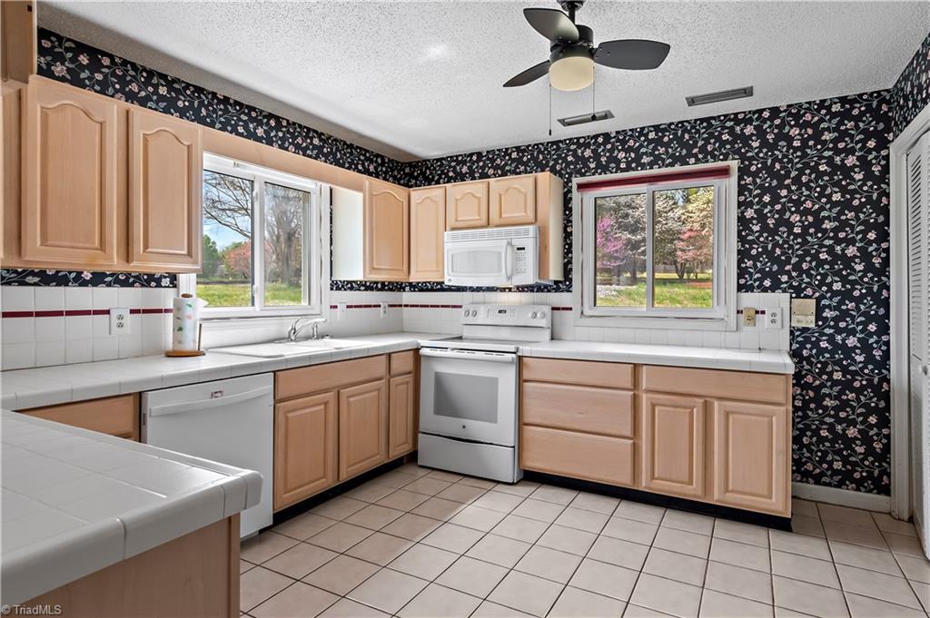 184 Hawthorne Road Mocksville, NC 27028 - Photo 11 of 38 Gallery Image 11