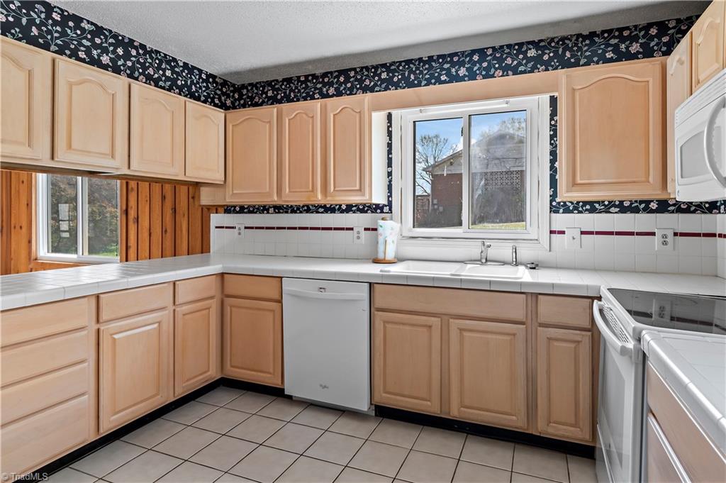 184 Hawthorne Road Mocksville, NC 27028 - Photo 12 of 38 Gallery Image 12