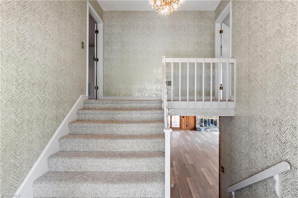 184 Hawthorne Road Mocksville, NC 27028 - Photo 5 of 38 Gallery Image 5