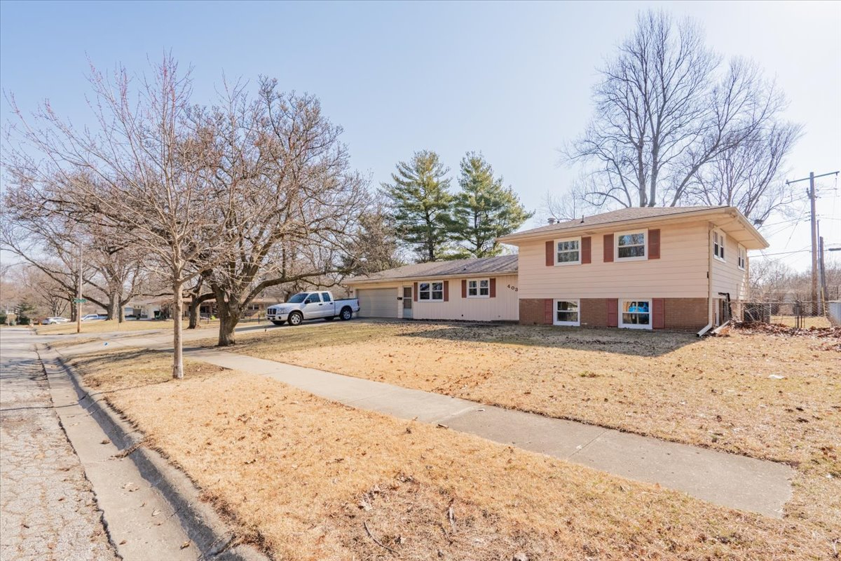 403 Radliff Road Bloomington, IL 61701 - Photo 1 of 28 Gallery Image 1
