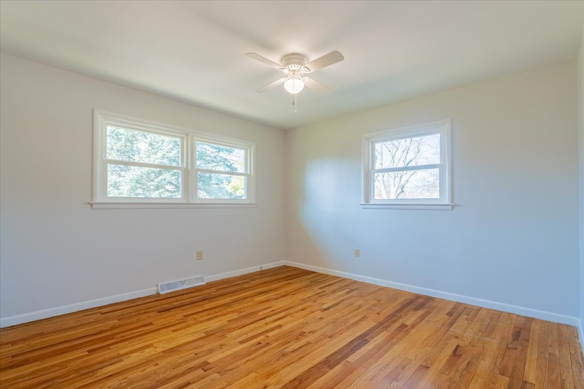 403 Radliff Road Bloomington, IL 61701 - Photo 12 of 28 Gallery Image 12