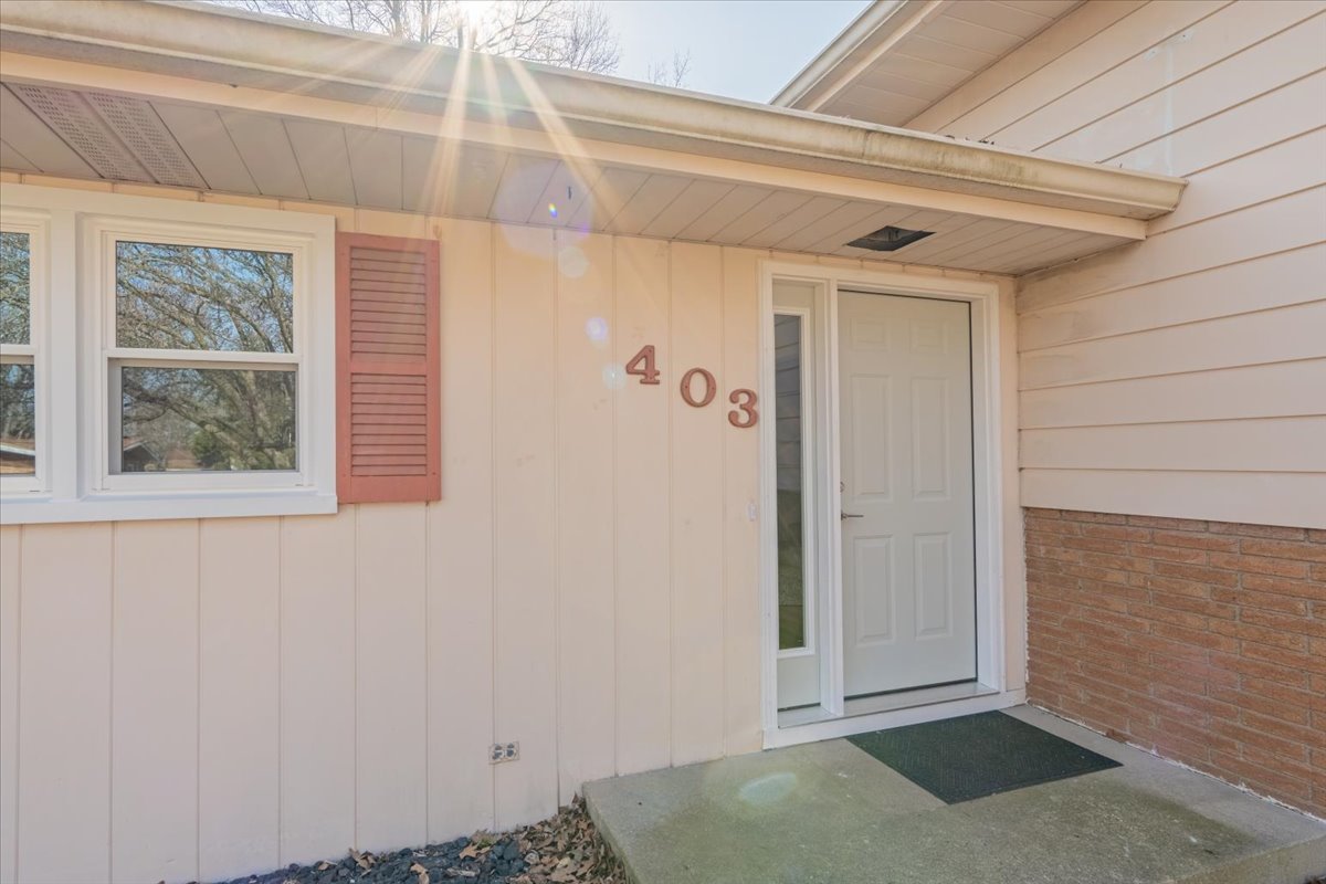 403 Radliff Road Bloomington, IL 61701 - Photo 2 of 28 Gallery Image 2