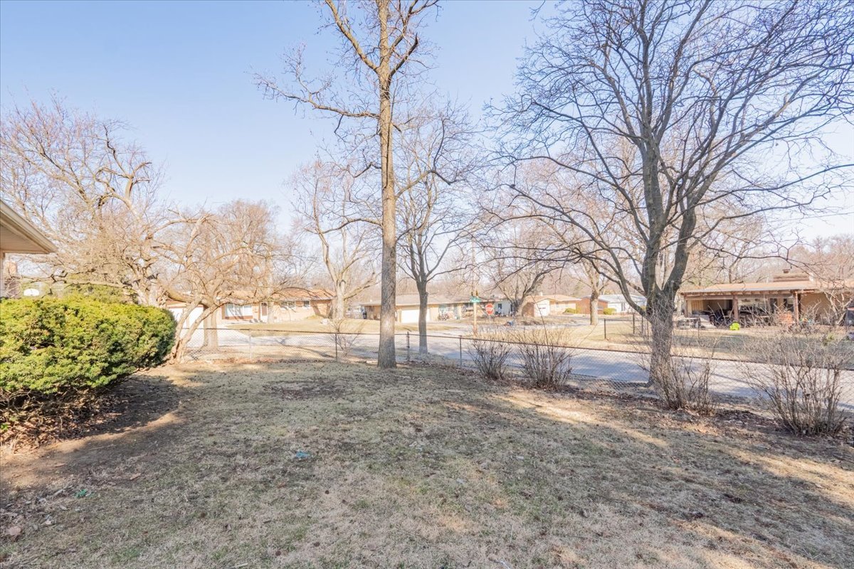 403 Radliff Road Bloomington, IL 61701 - Photo 23 of 28 Gallery Image 23