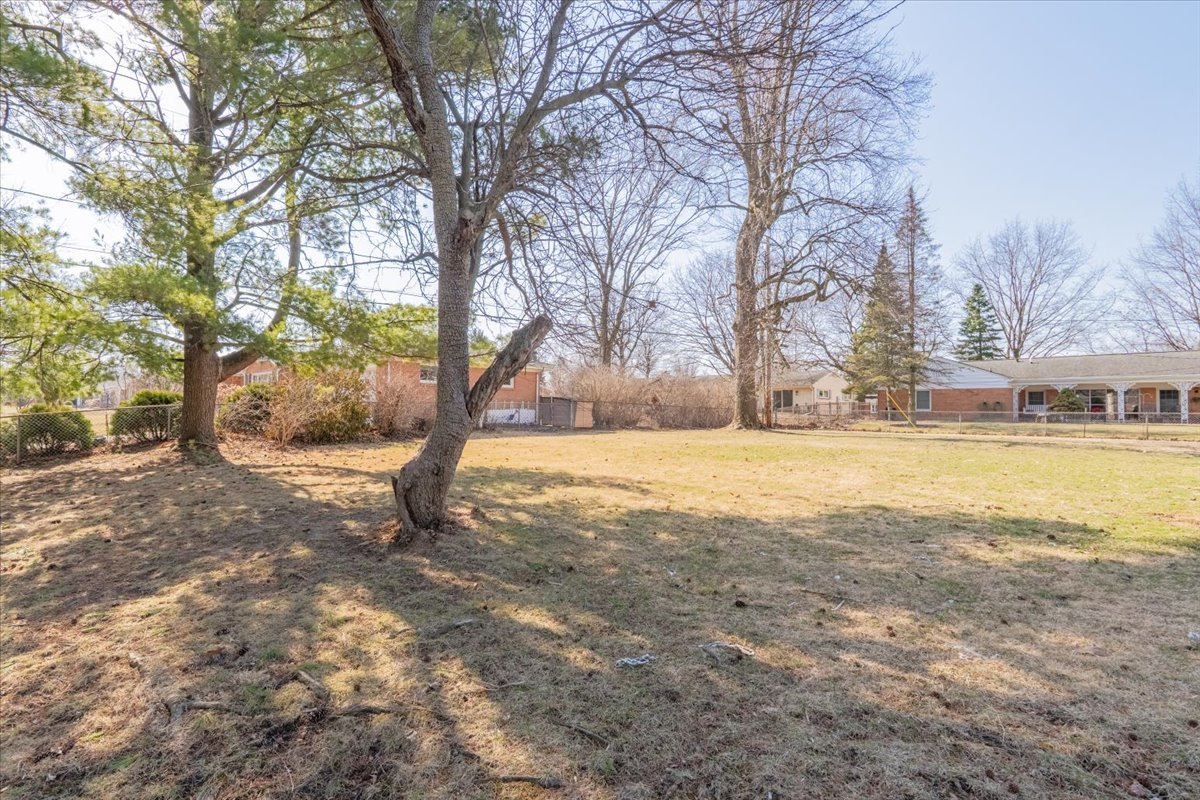 403 Radliff Road Bloomington, IL 61701 - Photo 24 of 28 Gallery Image 24