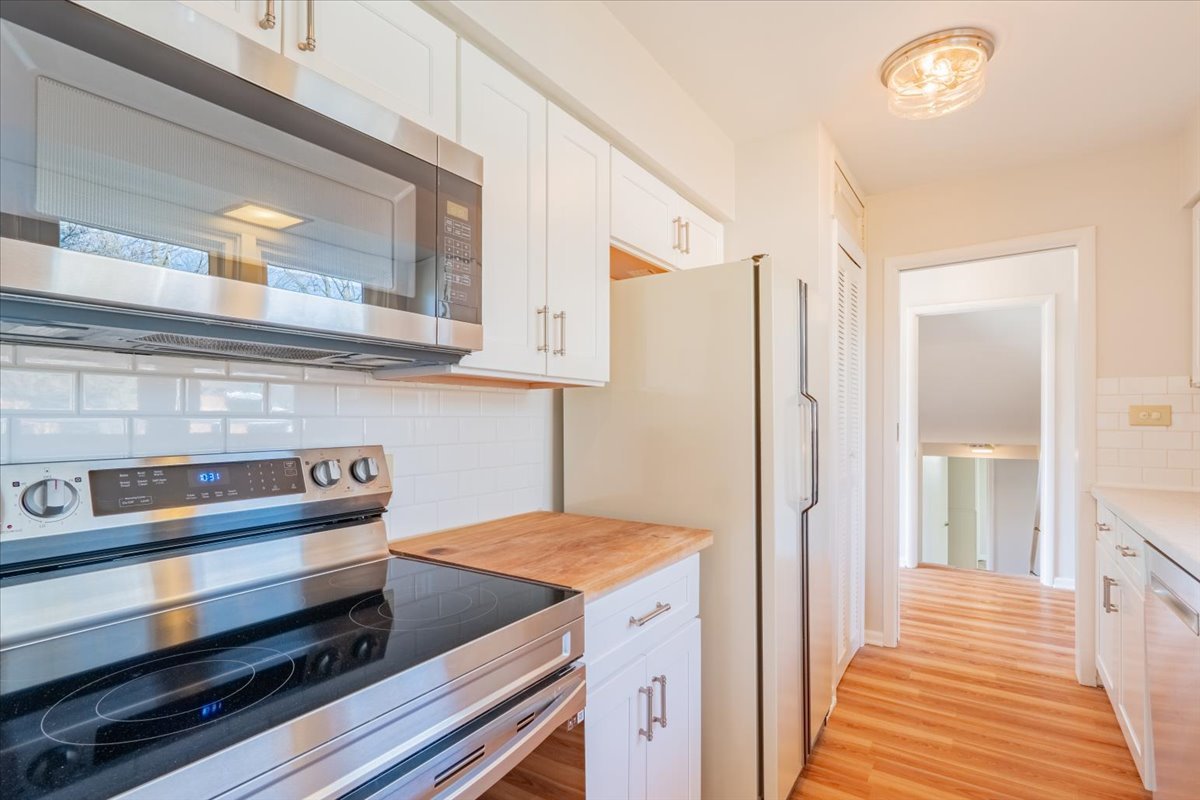 403 Radliff Road Bloomington, IL 61701 - Photo 5 of 28 Gallery Image 5