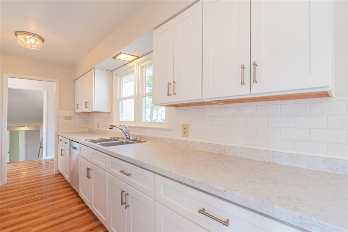 403 Radliff Road Bloomington, IL 61701 - Photo 6 of 28 Gallery Image 6