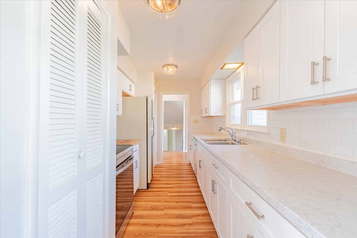 403 Radliff Road Bloomington, IL 61701 - Photo 7 of 28 Gallery Image 7