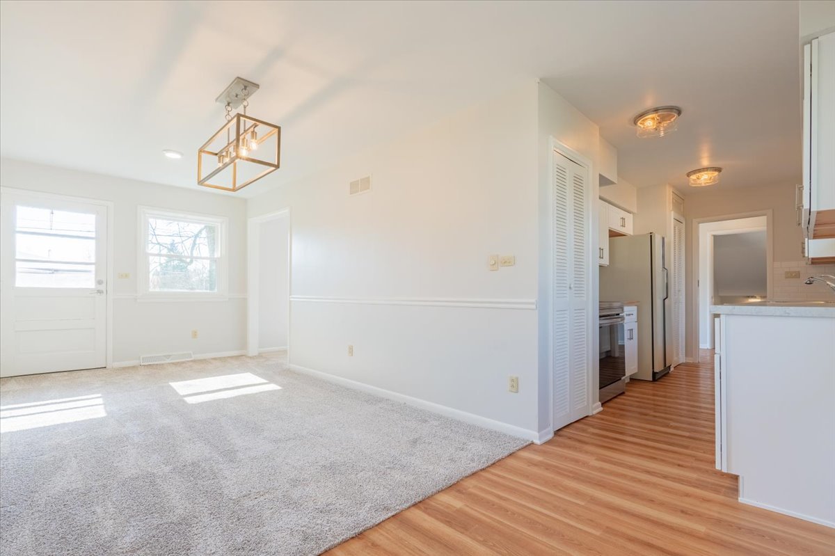 403 Radliff Road Bloomington, IL 61701 - Photo 8 of 28 Gallery Image 8