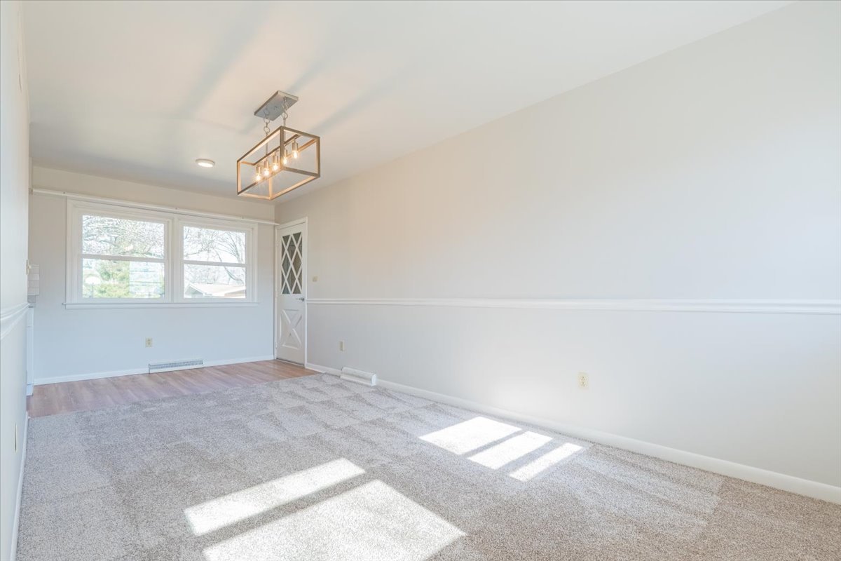 403 Radliff Road Bloomington, IL 61701 - Photo 9 of 28 Gallery Image 9