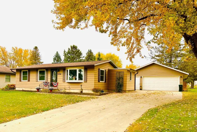 $298,900 | 134 Rena Belle Street Northwest, Eyota, MN 55934