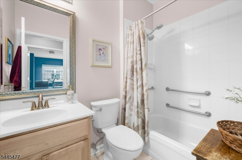 79 Renaissance Boulevard Somerset, NJ 08873 - Photo 10 of 26