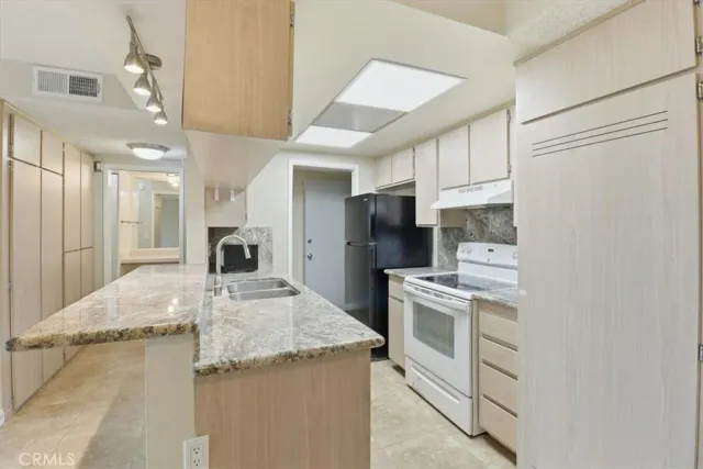 $430,000 | 1517 East Garfield Avenue, Unit 32, Glendale, CA 91206