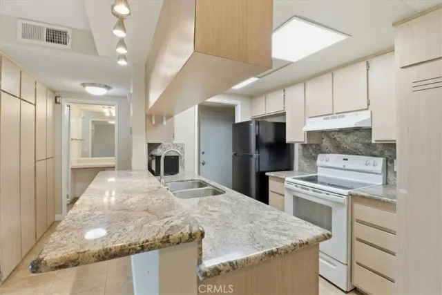 $430,000 | 1517 East Garfield Avenue, Unit 32, Glendale, CA 91206