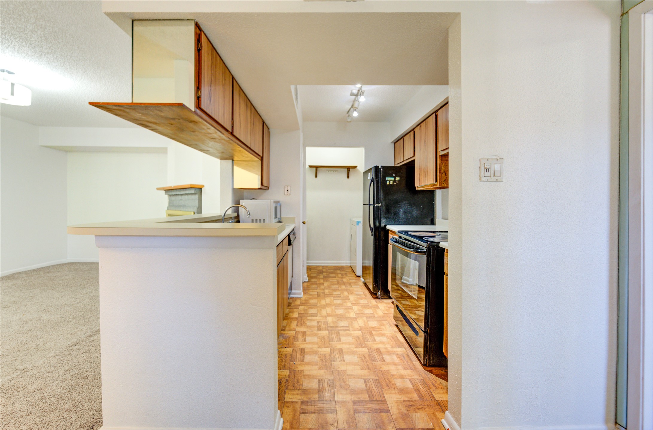 2800 Jeanetta Street, Unit 2504 Houston, TX 77063 - Photo 22 of 49 a kitchen with stainless steel appliances a refrigerator and a stove