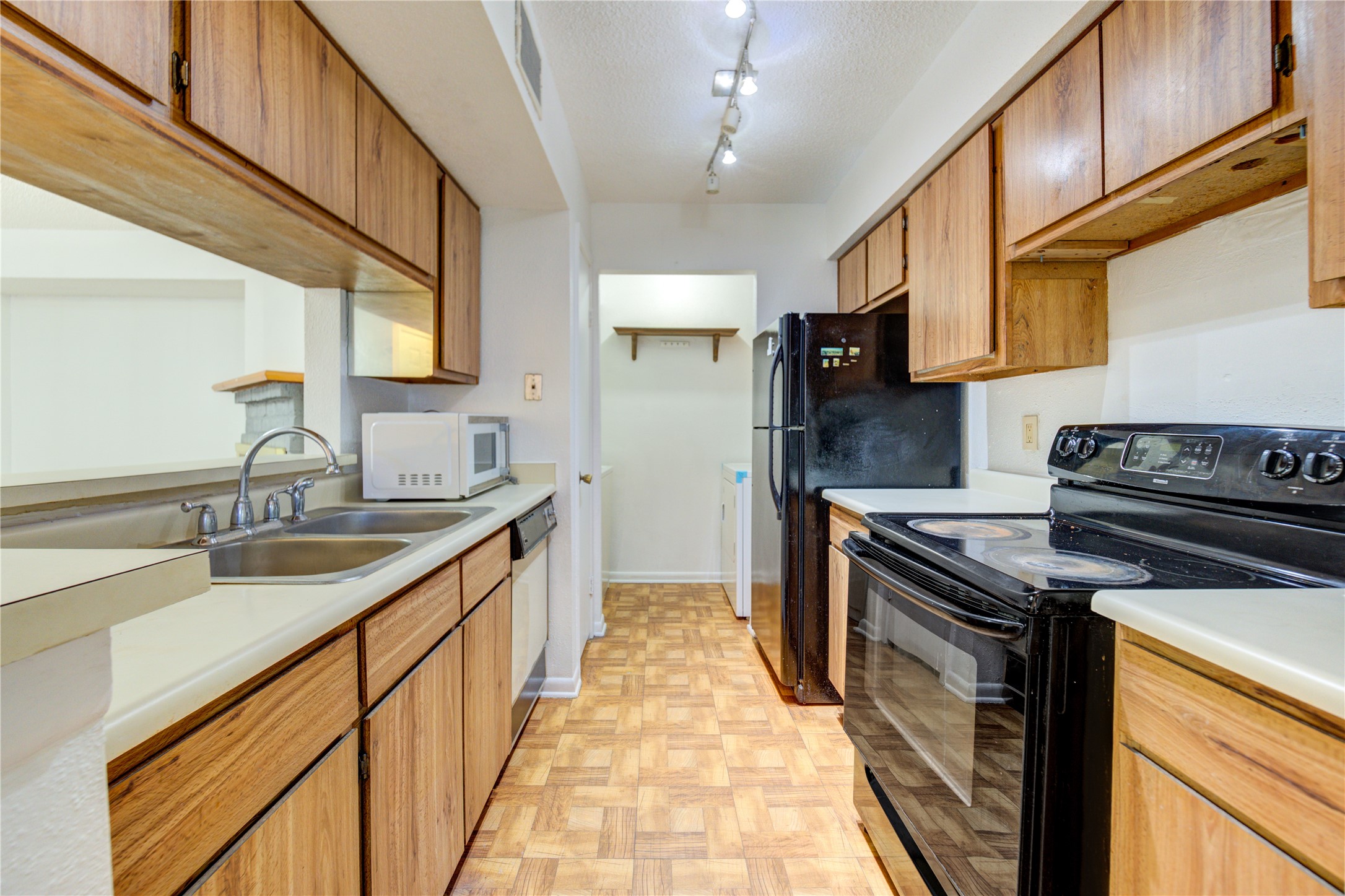 2800 Jeanetta Street, Unit 2504 Houston, TX 77063 - Photo 23 of 49 a kitchen with stainless steel appliances granite countertop a sink stove and refrigerator