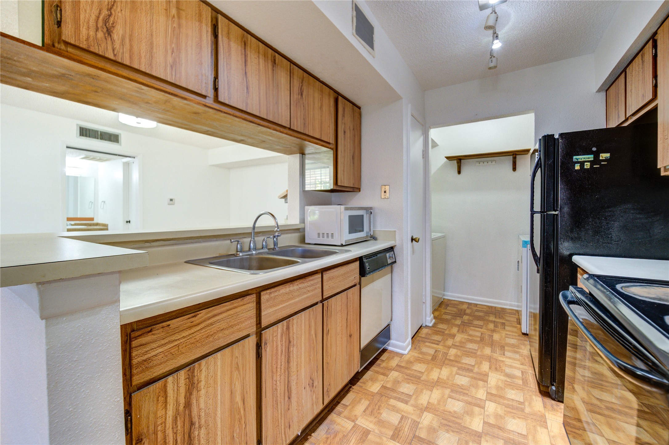 2800 Jeanetta Street, Unit 2504 Houston, TX 77063 - Photo 25 of 49 a kitchen with sink cabinets and stove