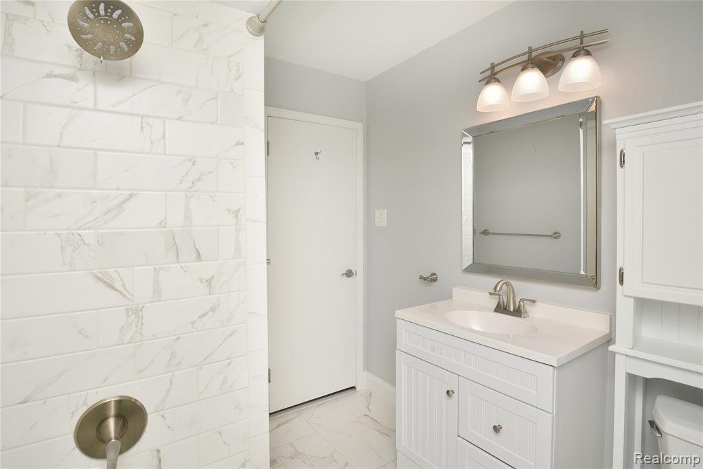2261 Dunstable Road Birmingham, MI 48009 - Photo 18 of 39