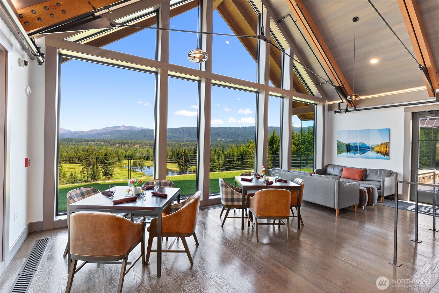 430 Iron Monarch Loop Cle Elum, WA 98922 - Photo 25 of 35 a living room with furniture and a window