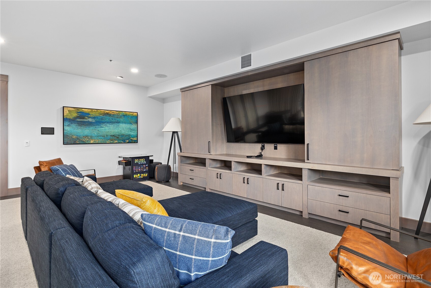 430 Iron Monarch Loop Cle Elum, WA 98922 - Photo 31 of 35 a living room with furniture and a flat screen tv
