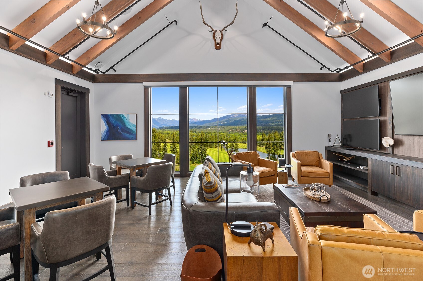 430 Iron Monarch Loop Cle Elum, WA 98922 - Photo 33 of 35 a living room with furniture and a large window