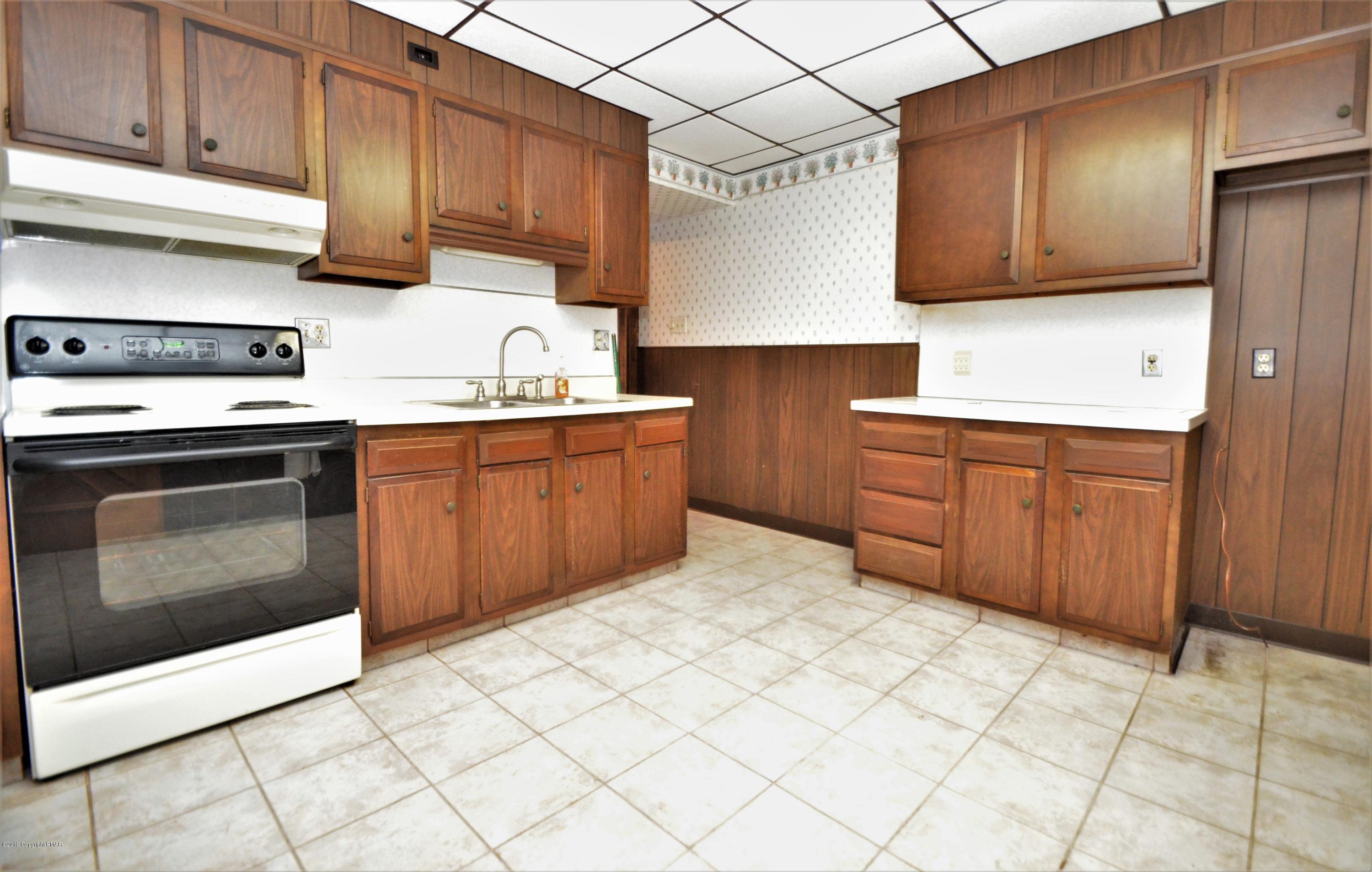 358 West Ridge Street Lansford, PA 18232 - Photo 4 of 12 4