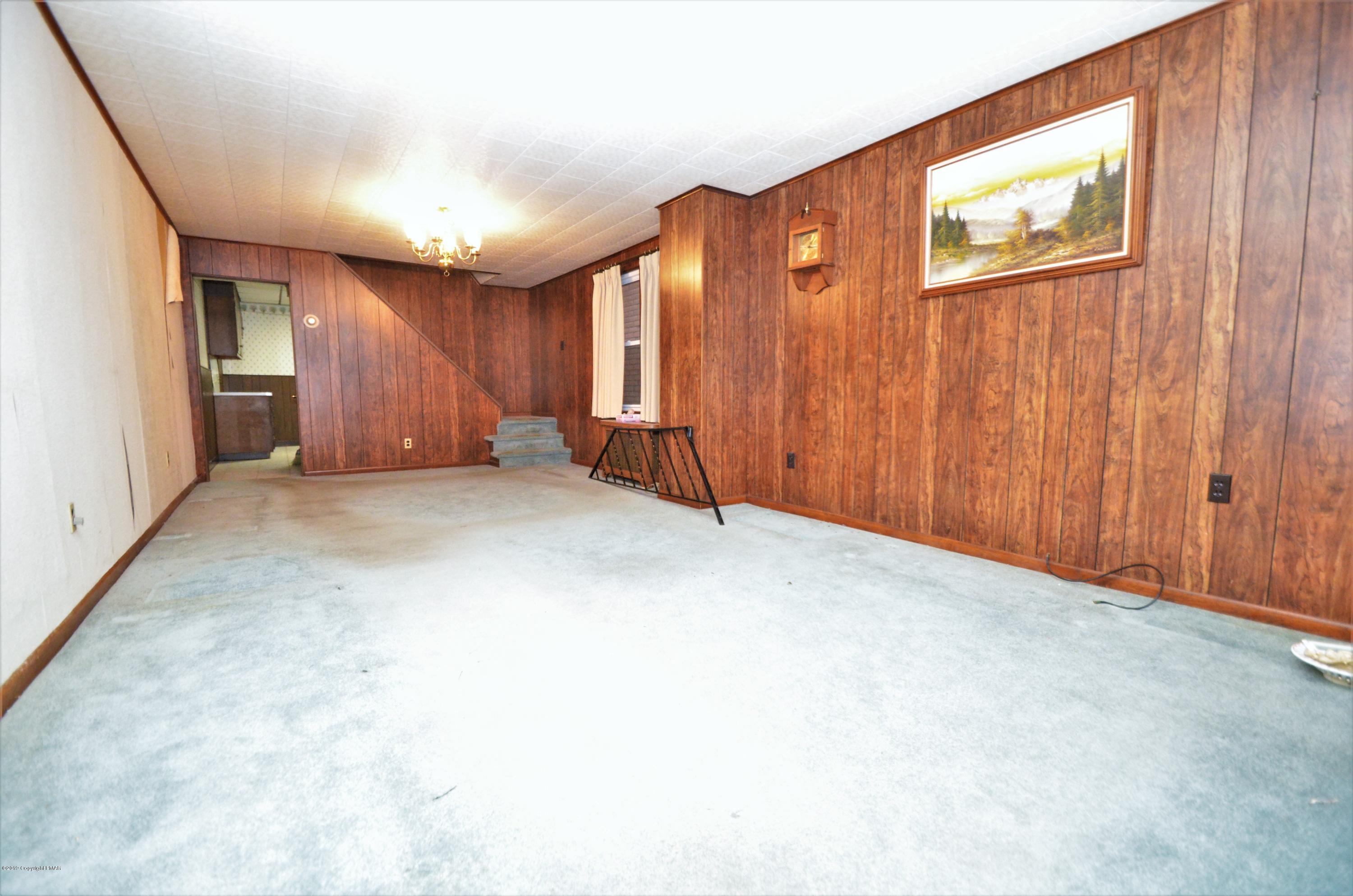 358 West Ridge Street Lansford, PA 18232 - Photo 5 of 12 5
