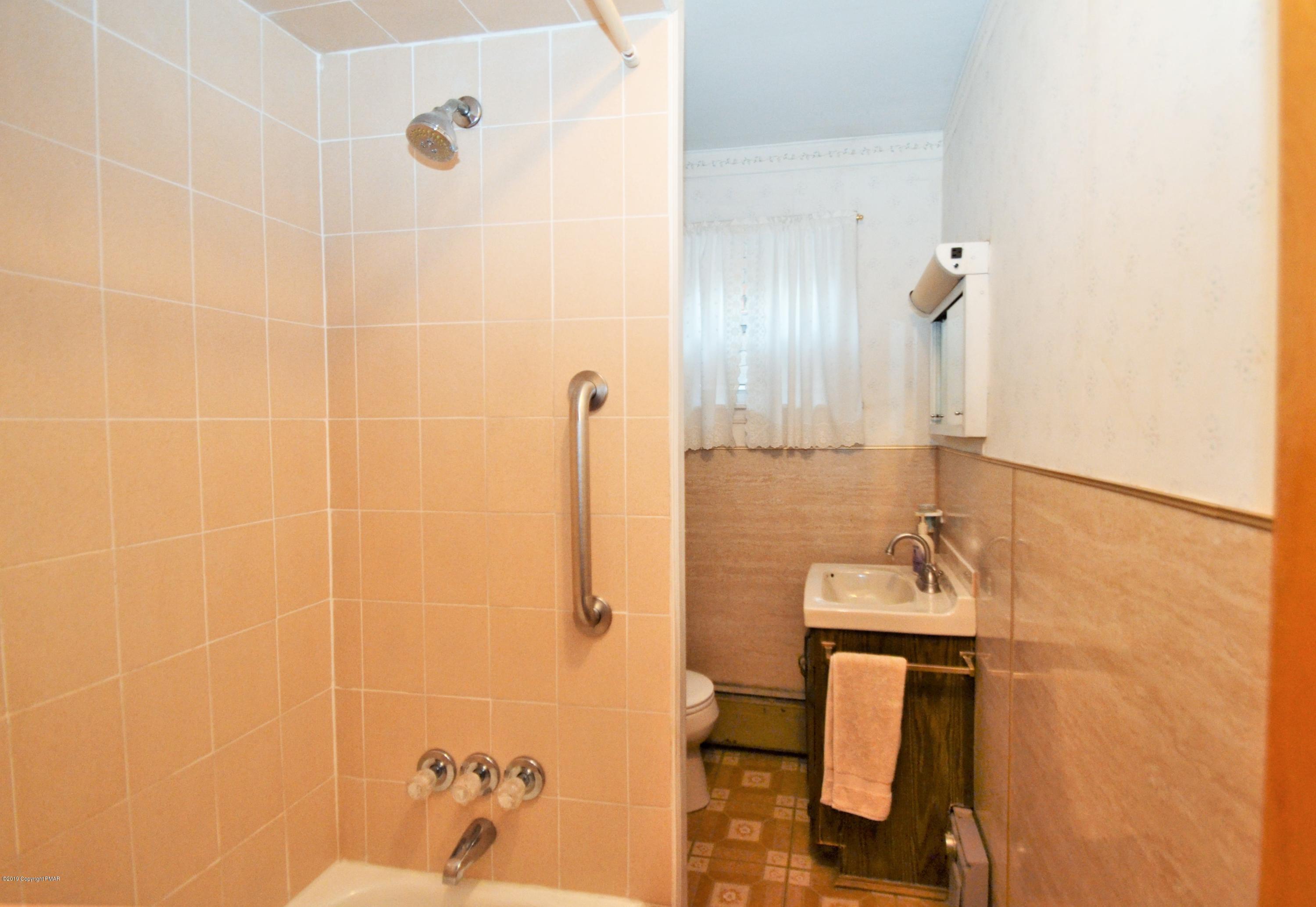 358 West Ridge Street Lansford, PA 18232 - Photo 7 of 12 7