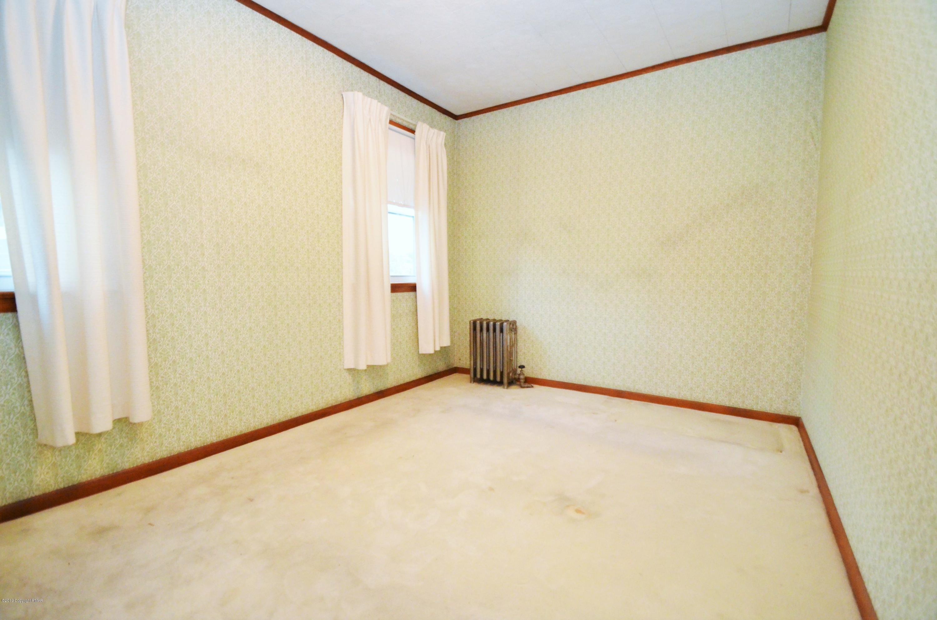 358 West Ridge Street Lansford, PA 18232 - Photo 8 of 12 8
