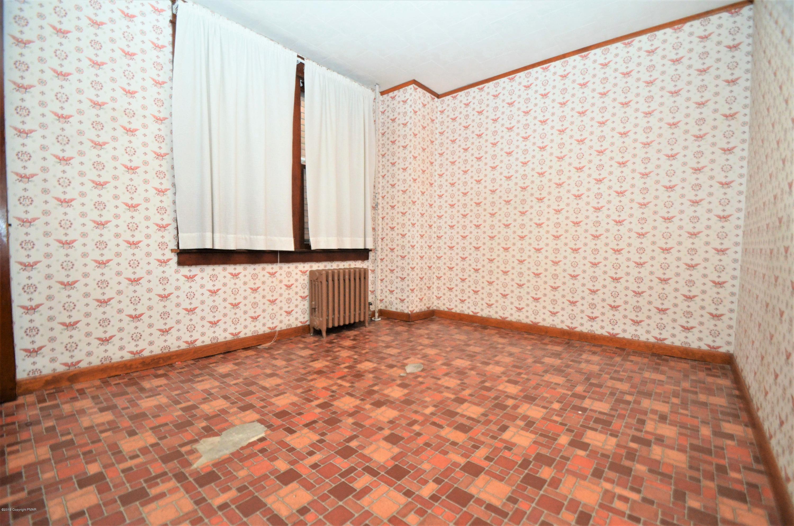 358 West Ridge Street Lansford, PA 18232 - Photo 9 of 12 9